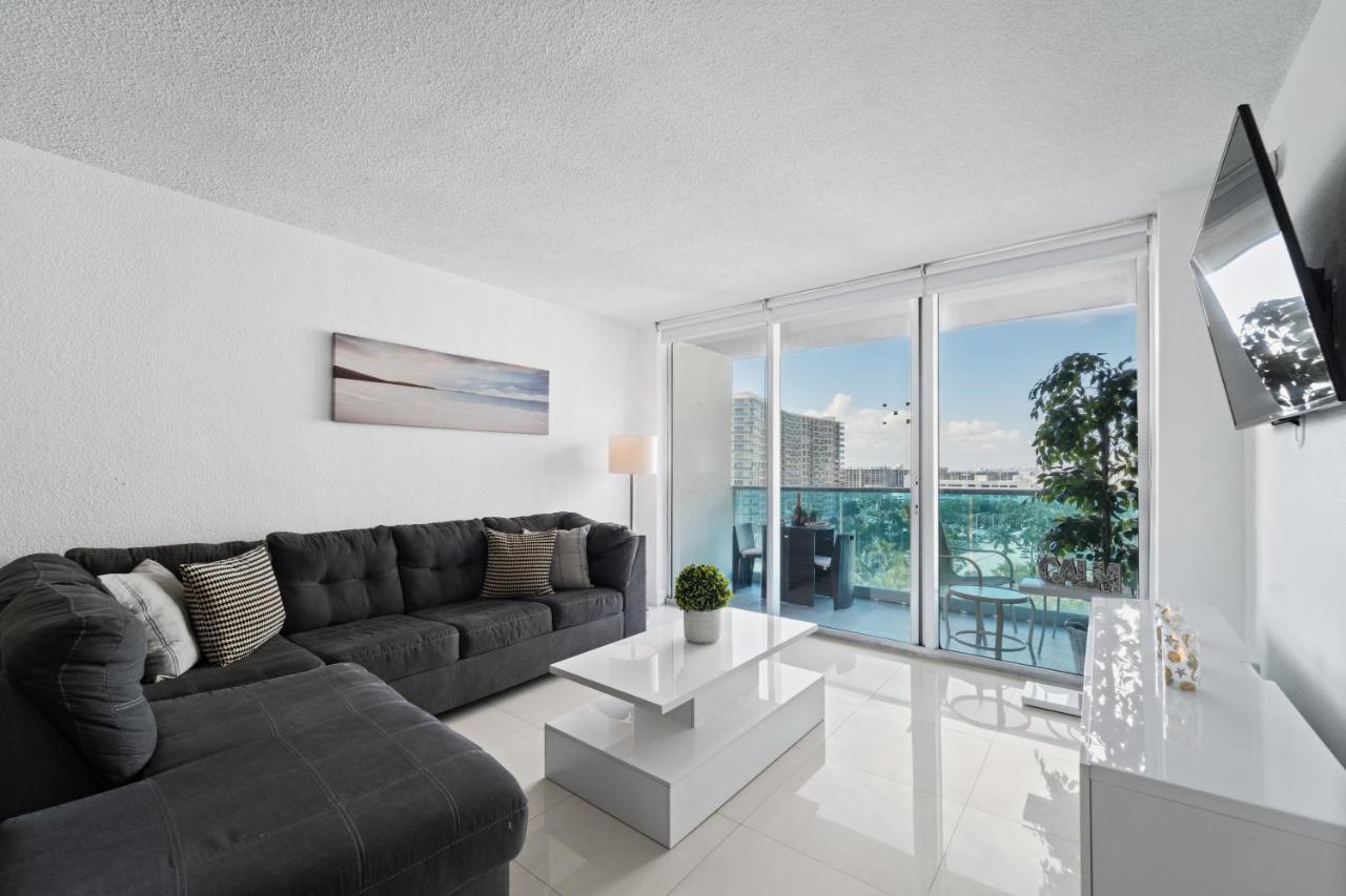 Luxury Beachfront Condo Private Beach Access, Pool & Game Room!!! Hollywood Bagian luar foto